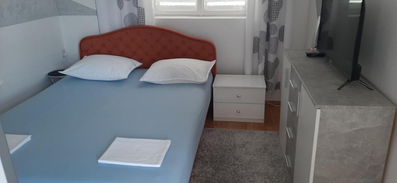 Apartment Biskupovic ドゥギ・ラット エクステリア 写真