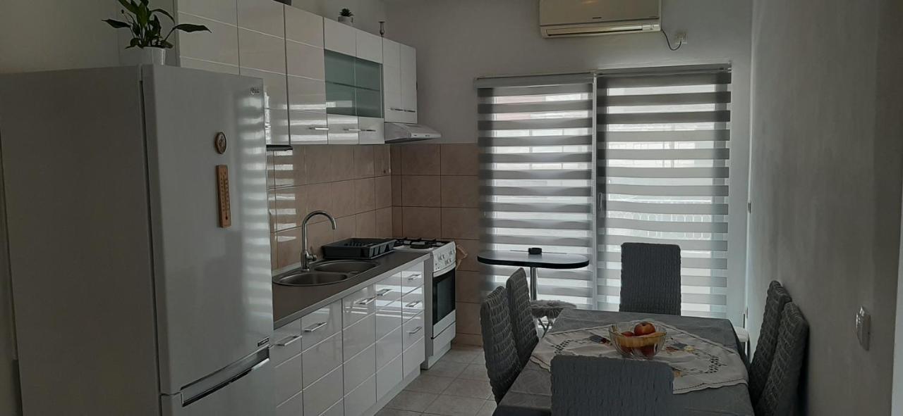 Apartment Biskupovic ドゥギ・ラット エクステリア 写真